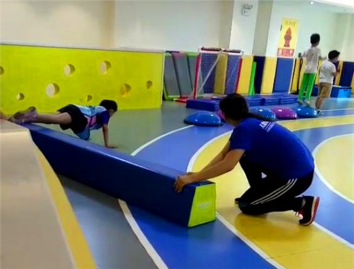 嘻游儿童体能中心